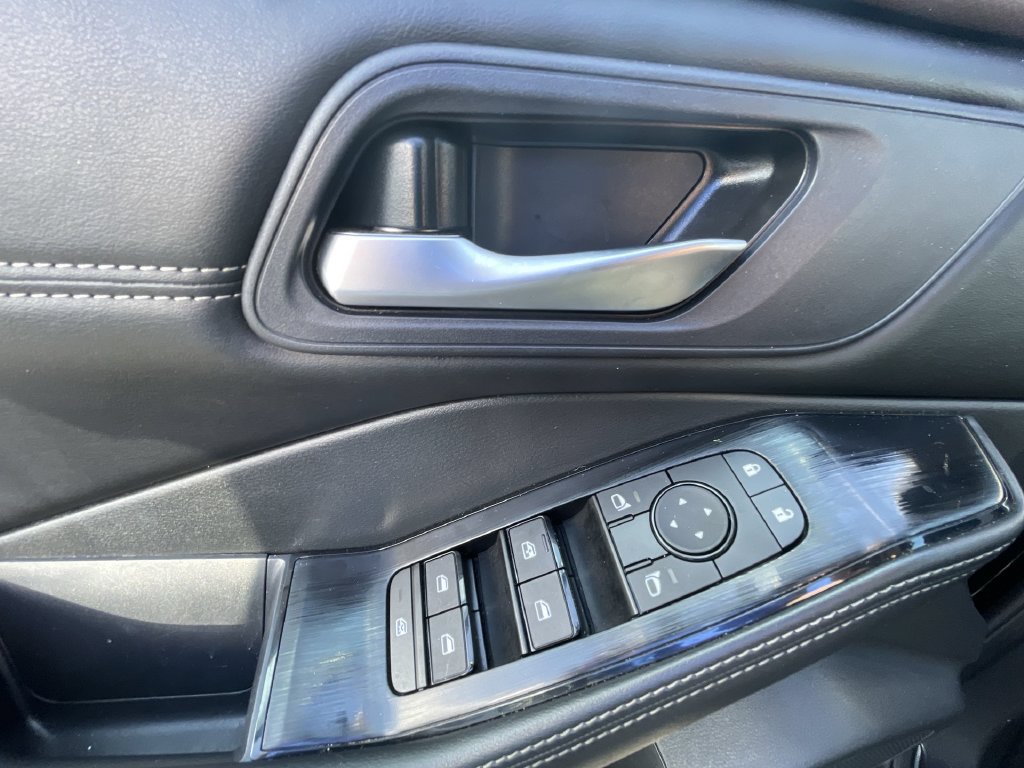 Used 2023 Nissan Rogue SV w/ SV Premium B Package FWD image 24