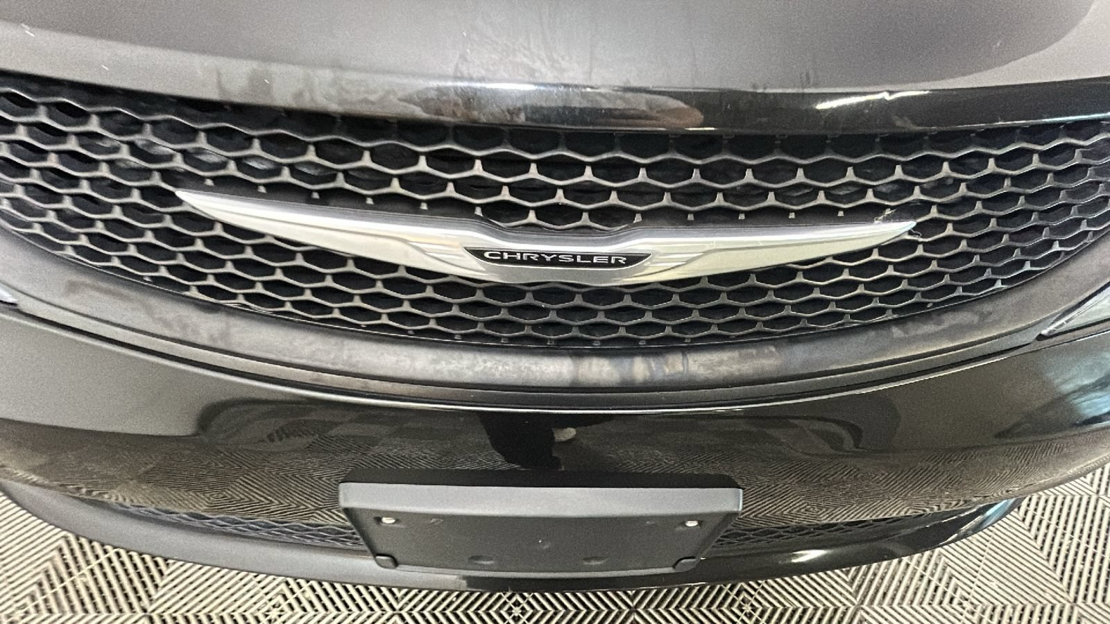 Used 2022 Chrysler Voyager LX FWD image 9