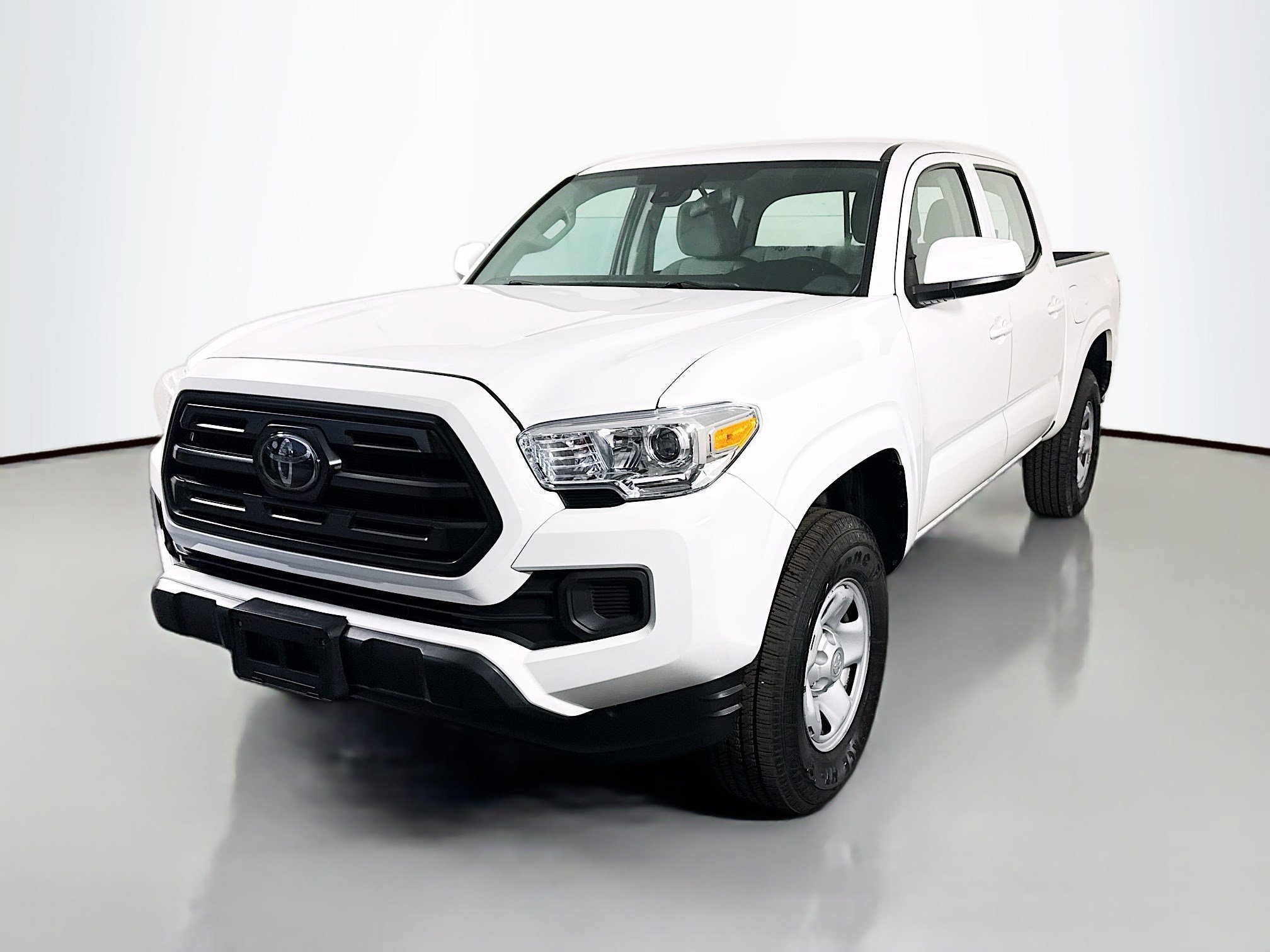 Used 2018 Toyota Tacoma SR image 4