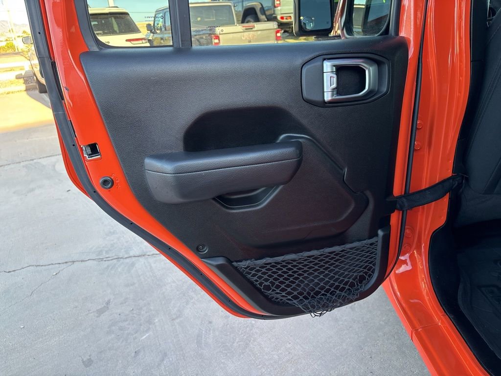 Used 2023 Jeep Gladiator Sport AWD/4WD image 17