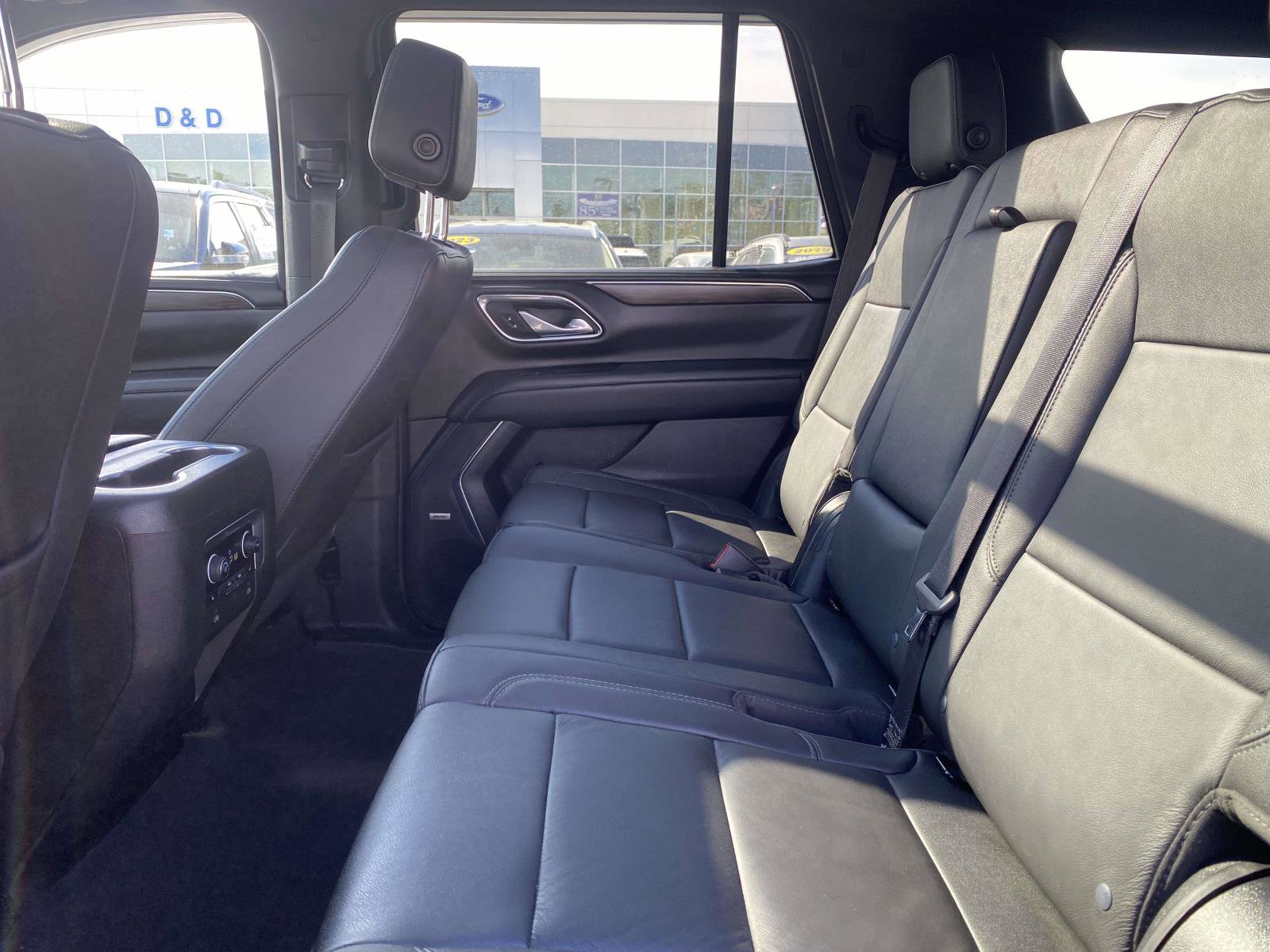 Used 2023 Chevrolet Tahoe Z71 w/ Luxury Package AWD/4WD image 12