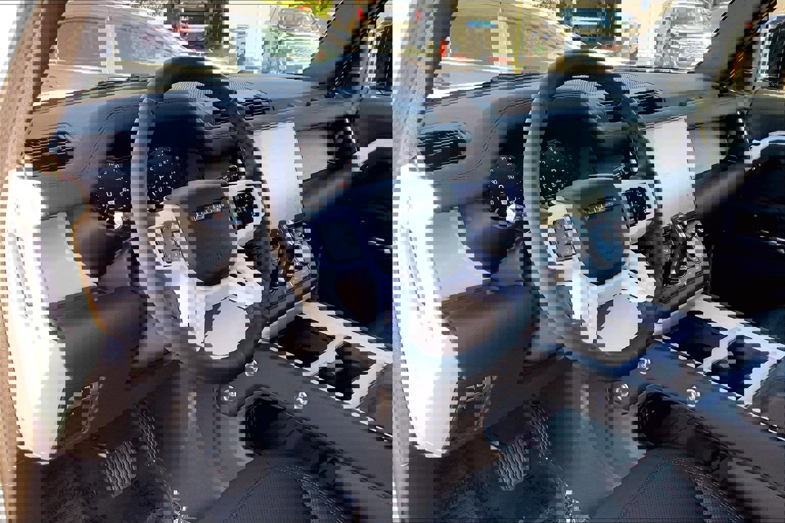 New 2026 Land Rover Defender 110 X-Dynamic SE image 9