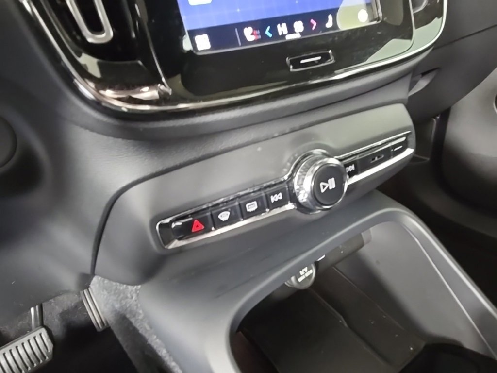 Certified 2023 Volvo C40 P8 Recharge Ultimate image 28