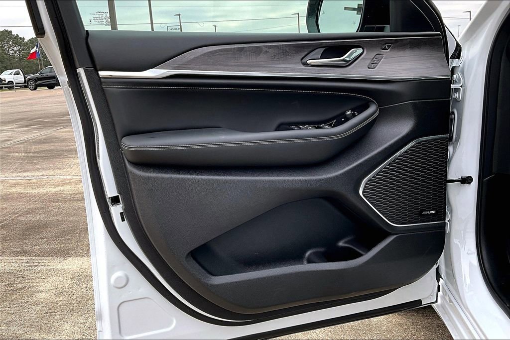 New 2025 Jeep Grand Cherokee L Overland w/ Advanced Protech Group III image 13