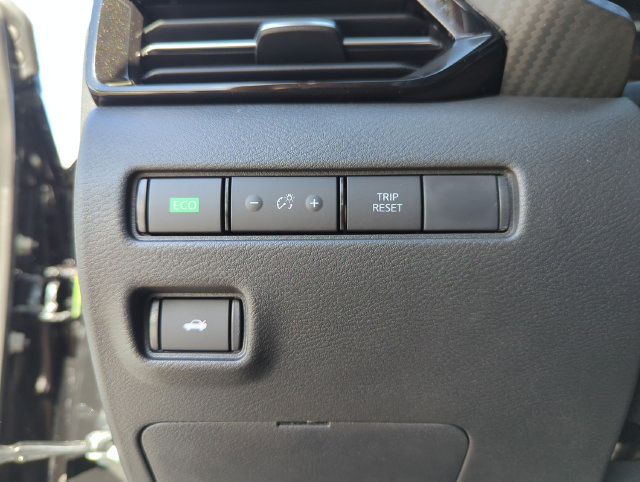 Certified 2025 Nissan Sentra SR w/ SR Premium Package FWD image 35