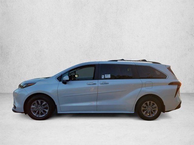 Used 2026 Toyota Sienna XLE FWD image 9