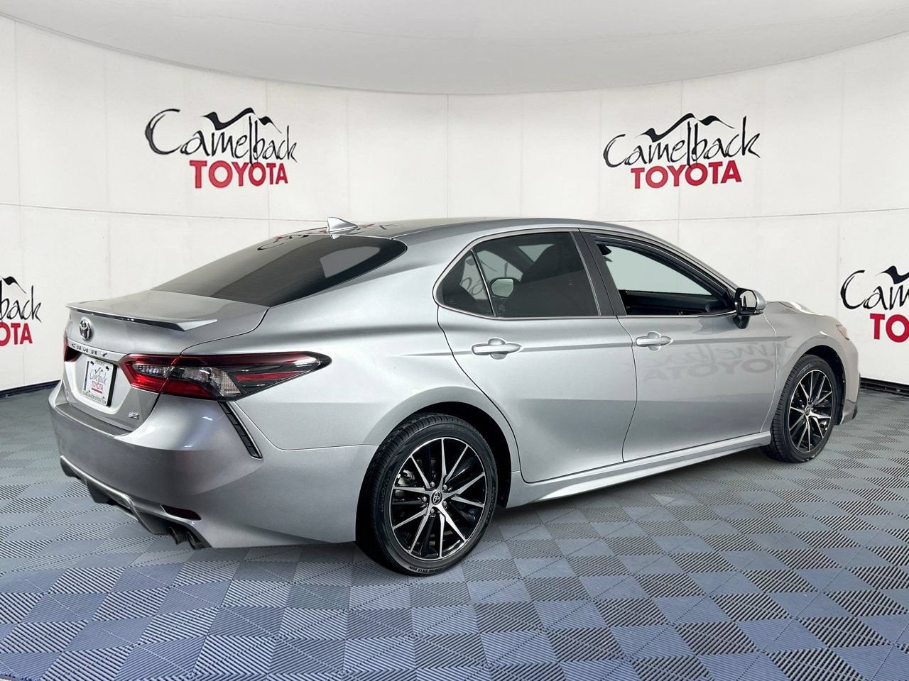Used 2024 Toyota Camry SE FWD image 8