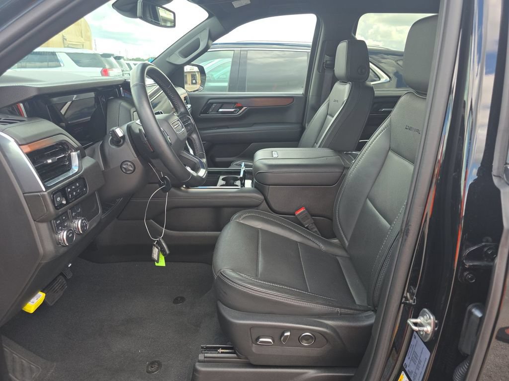Used 2025 GMC Yukon XL Denali AWD/4WD image 7