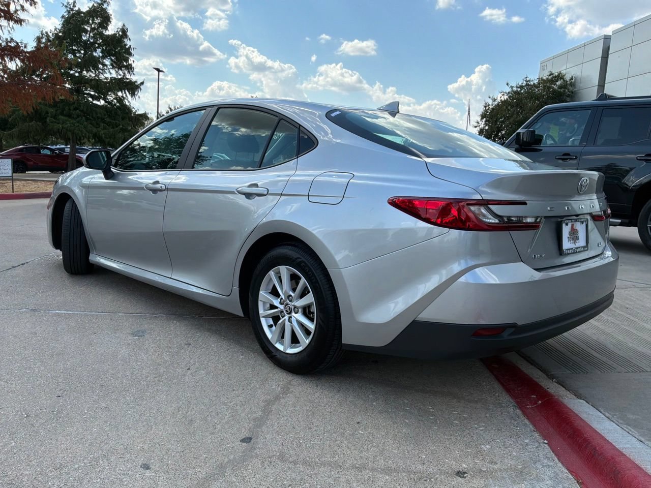 Used 2026 Toyota Camry LE FWD image 8