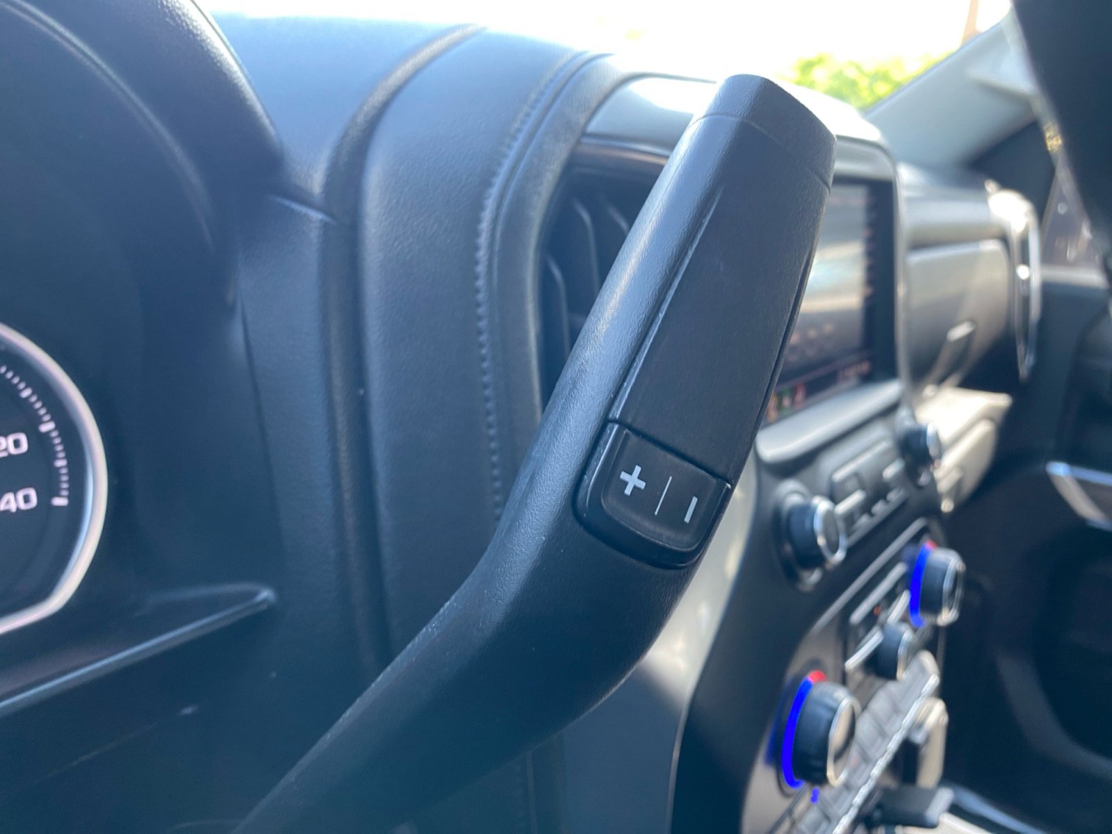 Used 2020 Chevrolet Silverado 2500 LTZ w/ LTZ Premium Package image 22