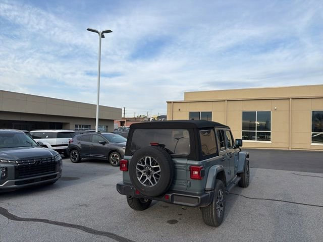 Used 2024 Jeep Wrangler Sahara w/ Technology Group image 9