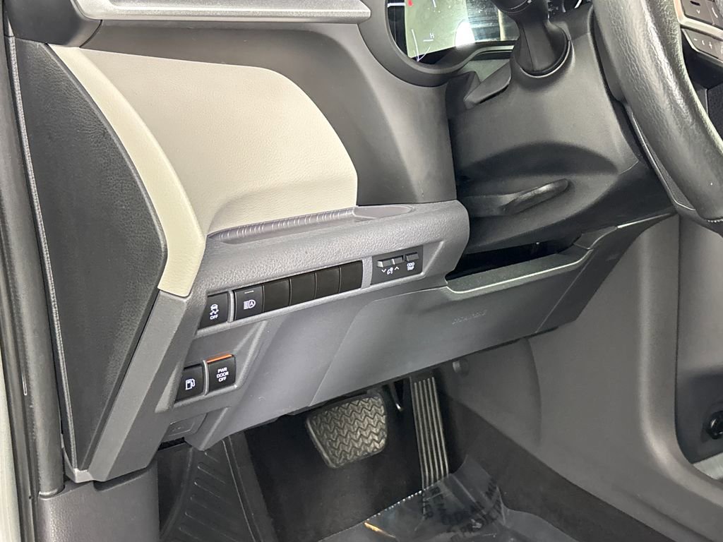 Certified 2024 Toyota Sienna XLE image 12