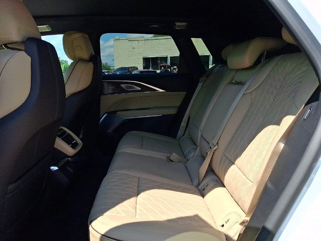 New 2026 Cadillac Lyriq Signature Luxury w/ Nappa Leather Package AWD/4WD image 5