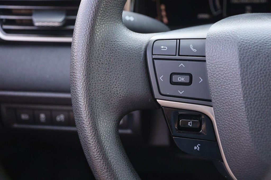 Used 2025 Toyota Camry LE image 11