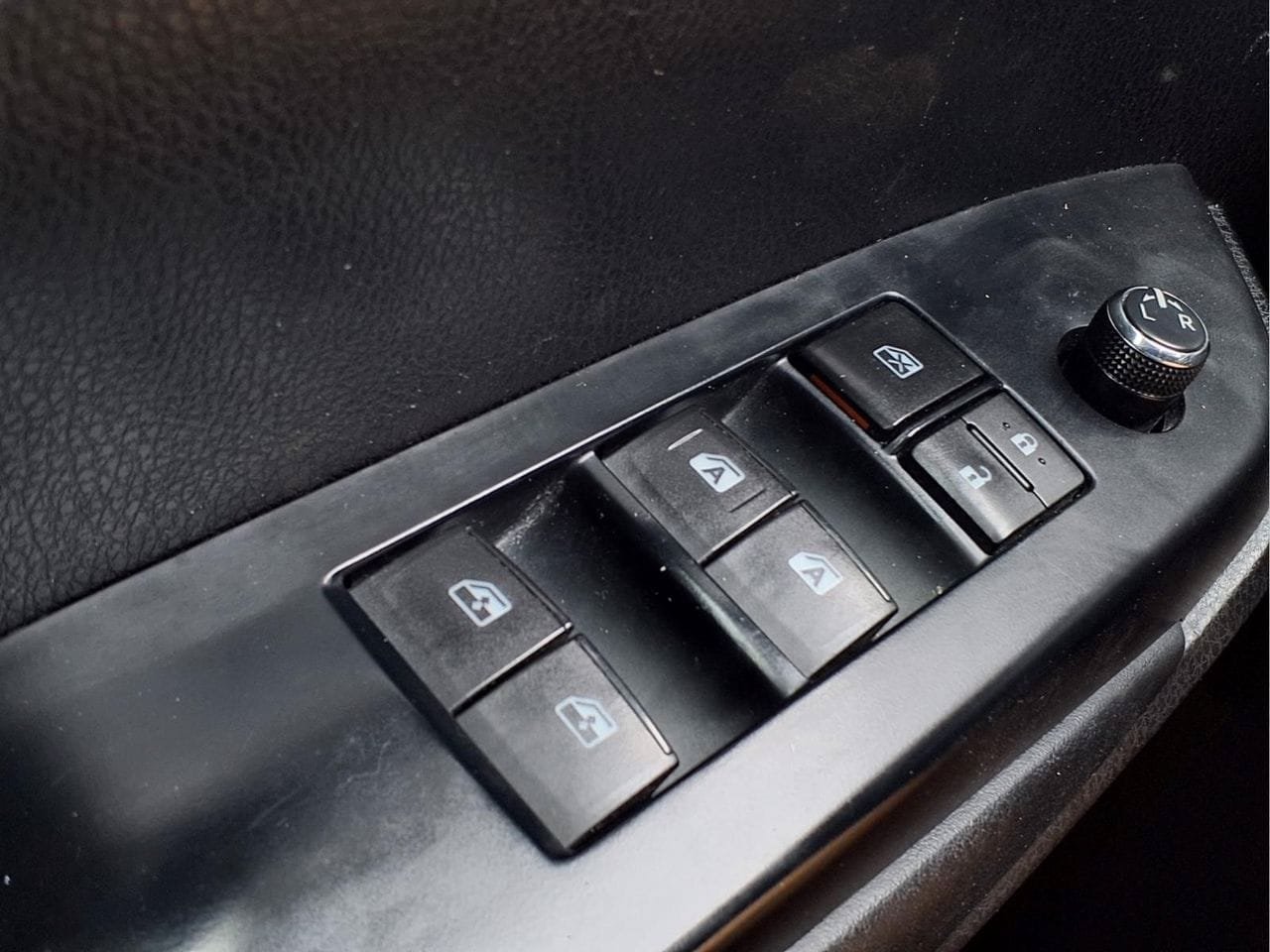 Used 2017 Toyota Highlander XLE FWD image 25