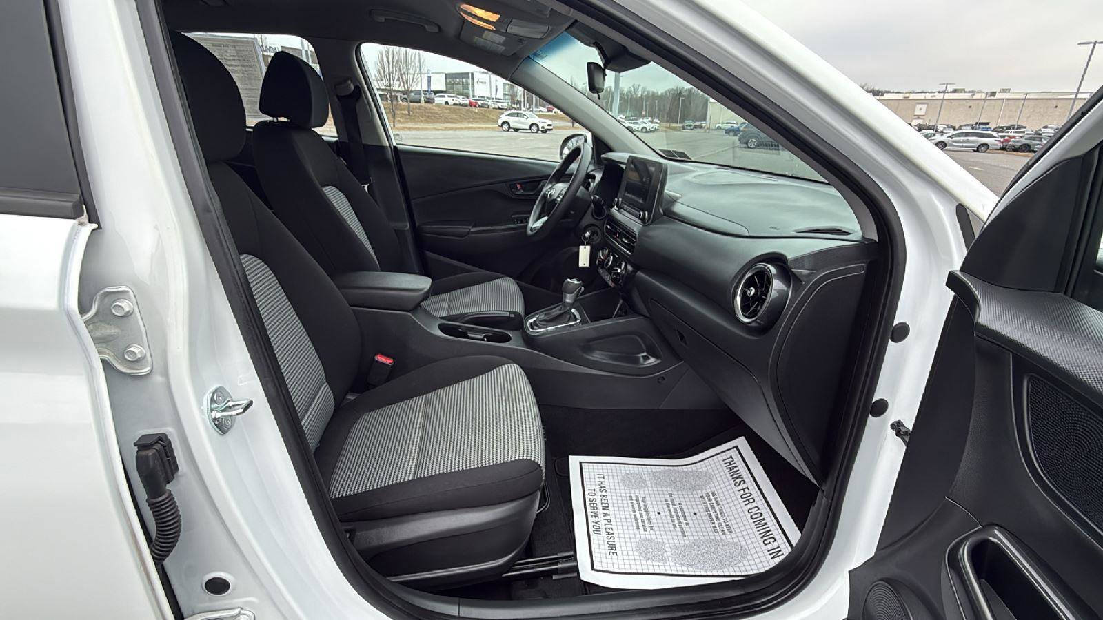 Used 2023 Hyundai Kona SE w/ Cargo Package image 18