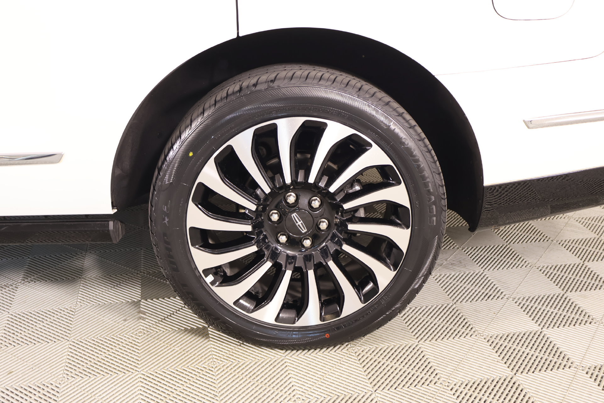 Used 2024 Lincoln Navigator Black Label AWD/4WD image 20