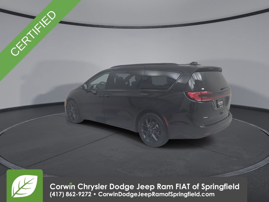 Certified 2025 Chrysler Pacifica Limited image 12