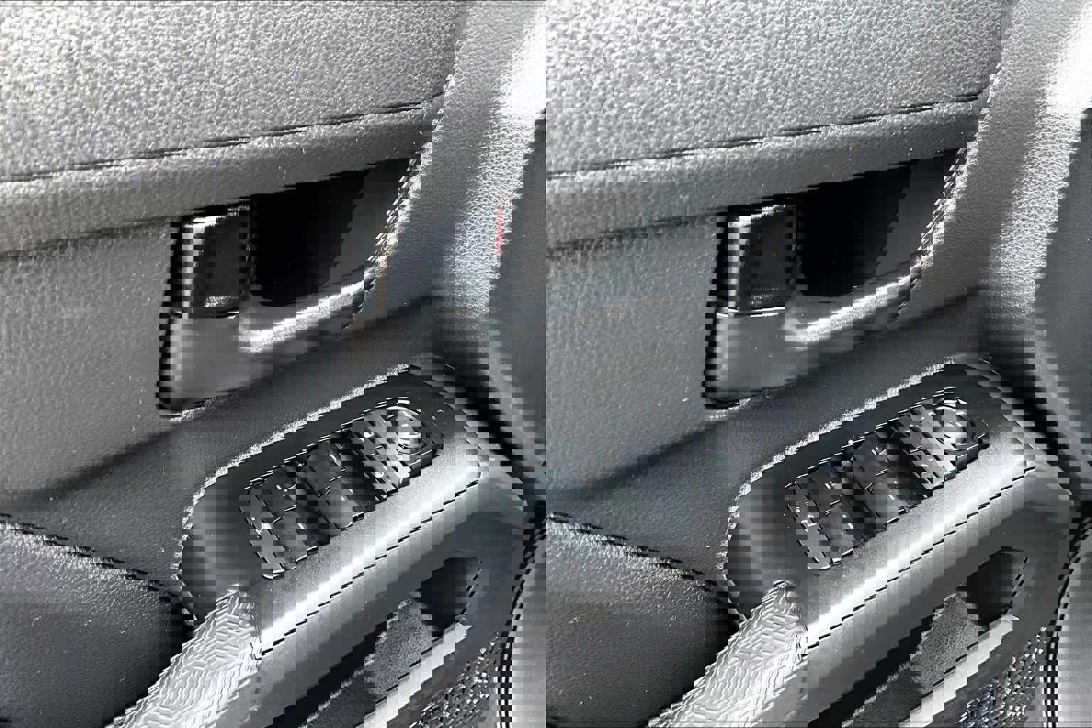 Certified 2025 Toyota Tacoma SR5 image 31