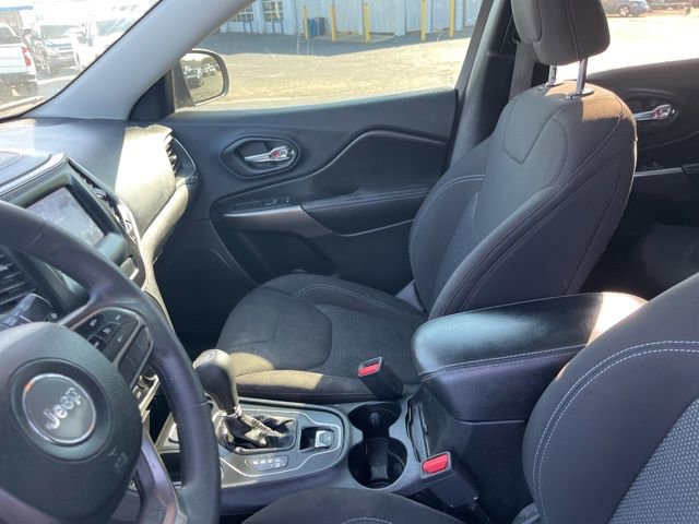 Used 2019 Jeep Cherokee Latitude w/ Popular Appearance Group image 10