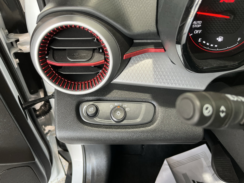 Used 2024 Chevrolet Trax RS w/ Sunroof Package FWD image 16