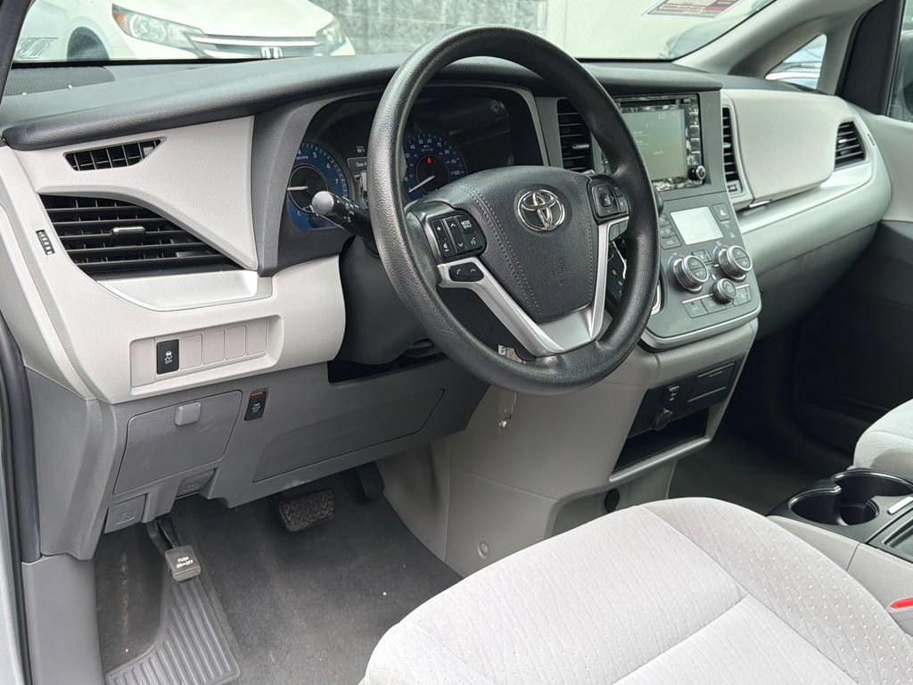 Used 2020 Toyota Sienna LE FWD image 19