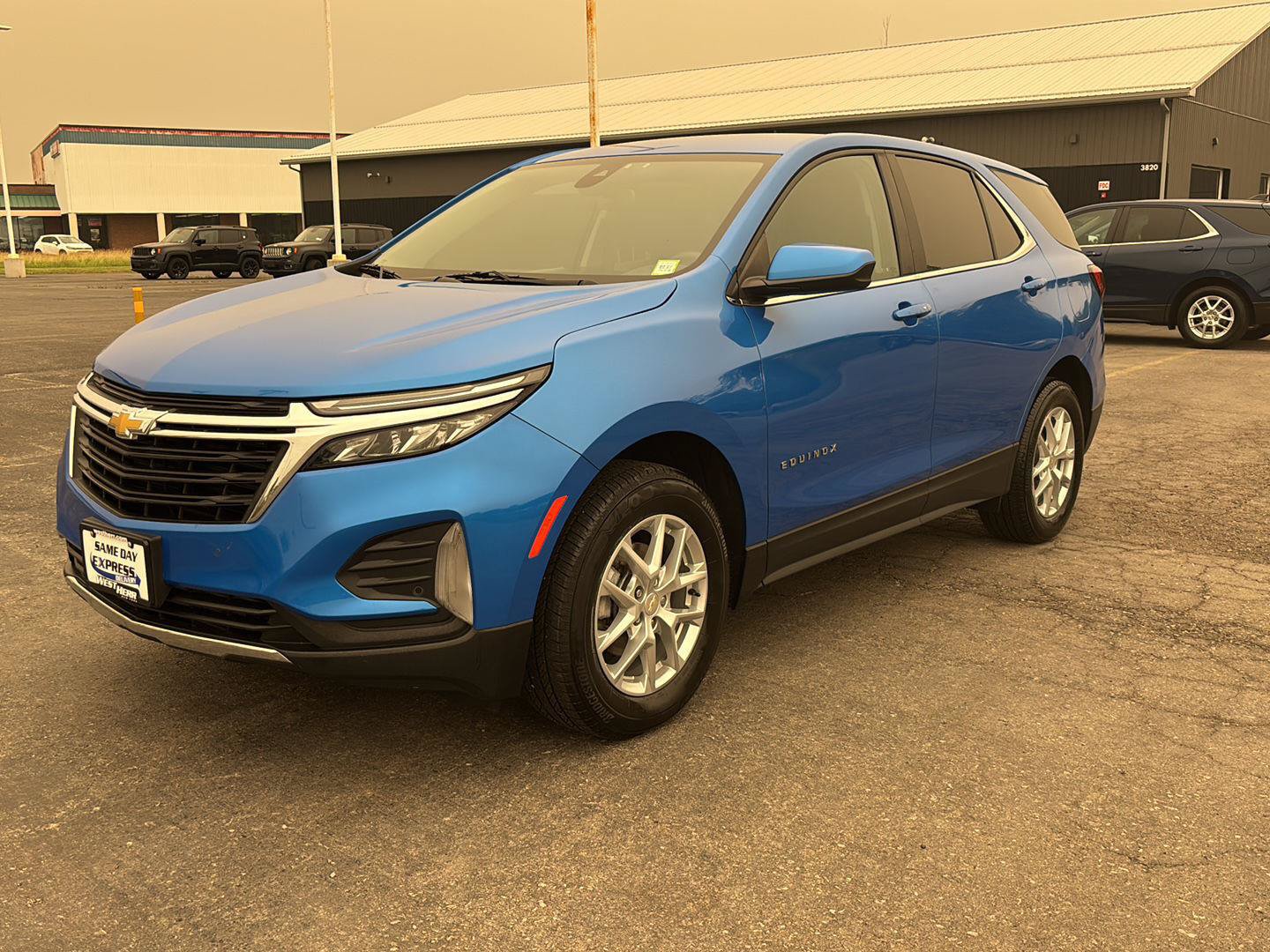 Used 2024 Chevrolet Equinox LT AWD/4WD image 3