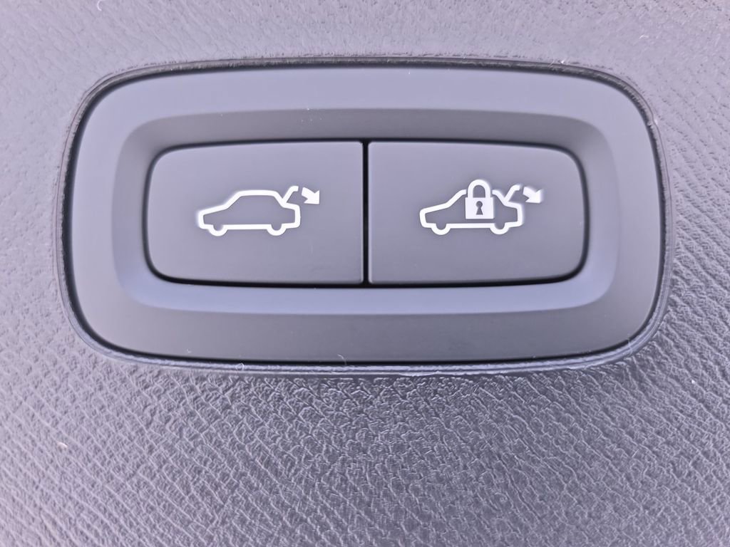 New 2026 Volvo XC90 T8 Plus w/ Protection Package Premier image 15