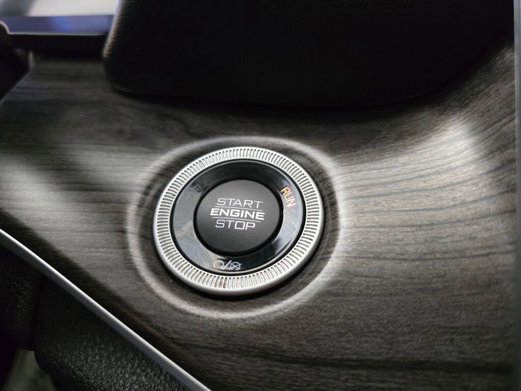 Used 2023 Jeep Grand Cherokee Limited w/ Black Appearance Package image 31