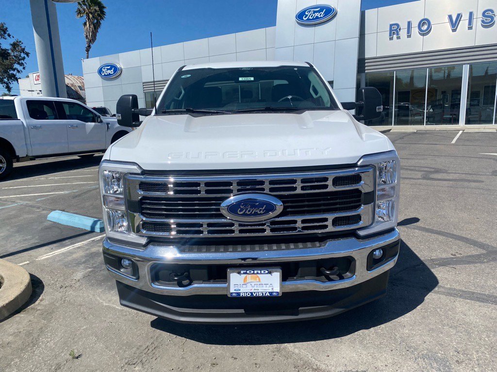 New 2025 Ford F350 XLT w/ FX4 Off-Road Package image 11