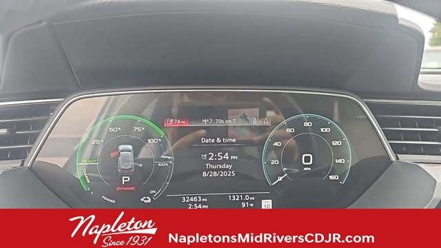 Used 2024 Audi Q8 e-tron Premium Plus w/ Premium Plus Package image 16