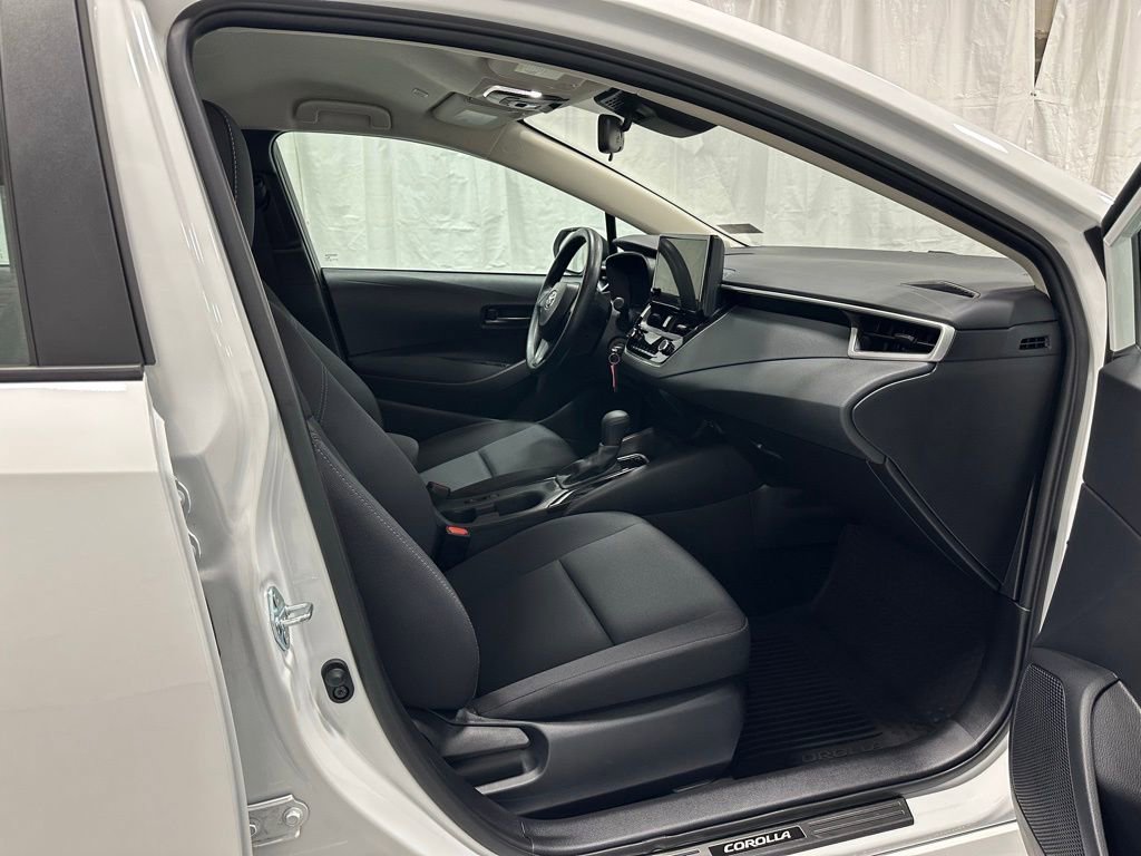 Used 2025 Toyota Corolla LE FWD image 54