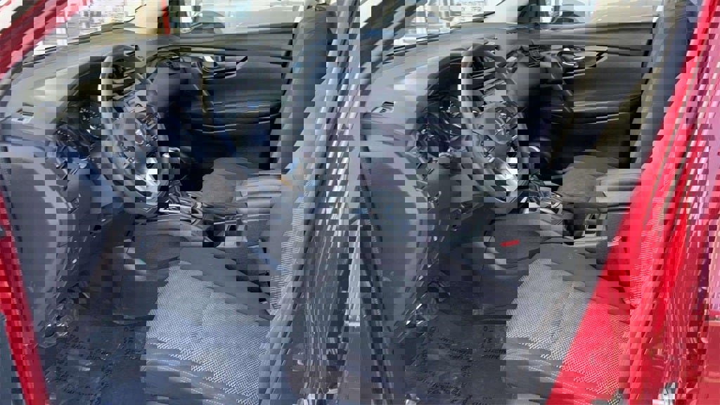 Certified 2019 Nissan Rogue Sport SV image 29