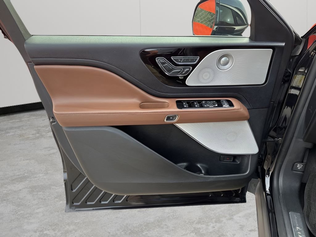 Used 2020 Lincoln Aviator Reserve w/ Equipment Group 202A image 25