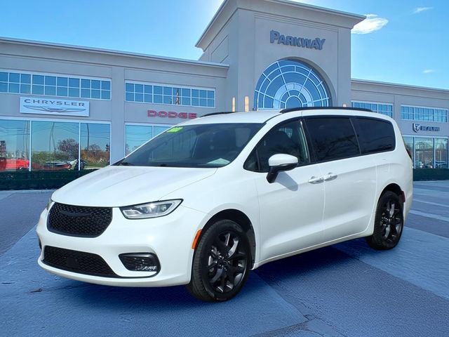 Used 2023 Chrysler Pacifica Touring-L w/ S Appearance Package