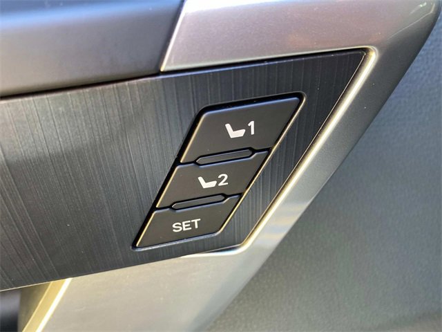 Used 2025 Toyota Sequoia Platinum image 15