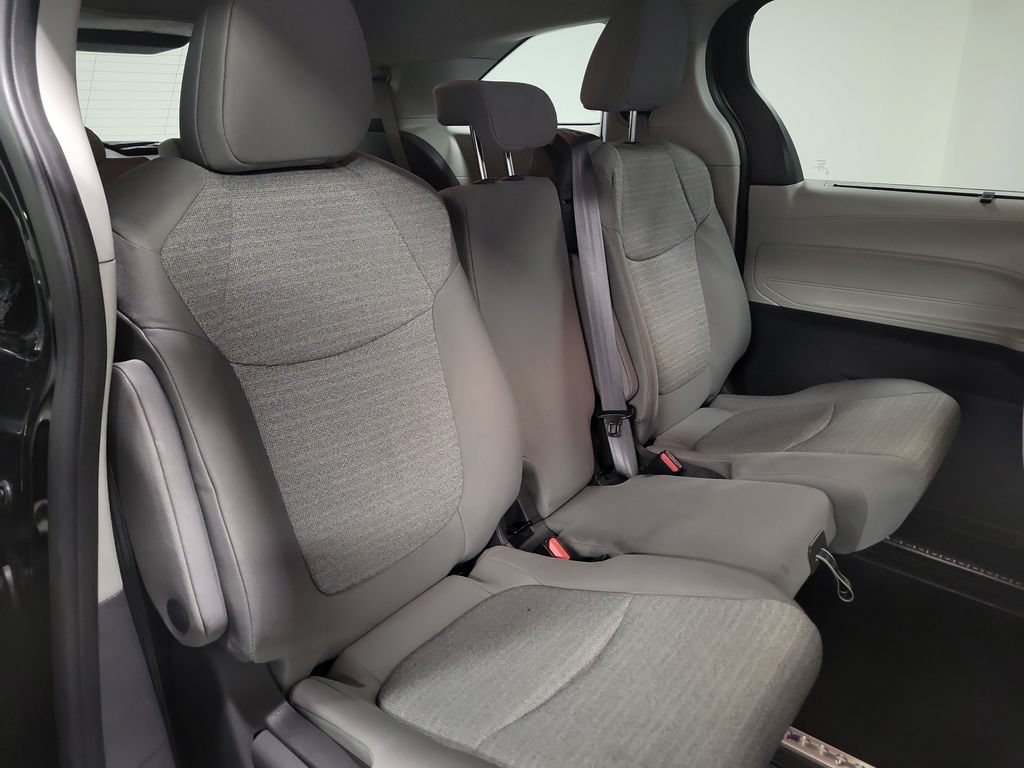 Used 2021 Toyota Sienna LE AWD/4WD image 31
