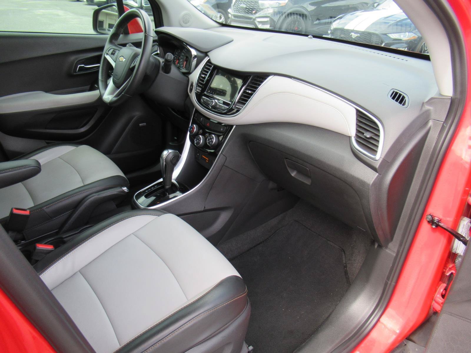 Certified 2018 Chevrolet Trax Premier FWD image 11