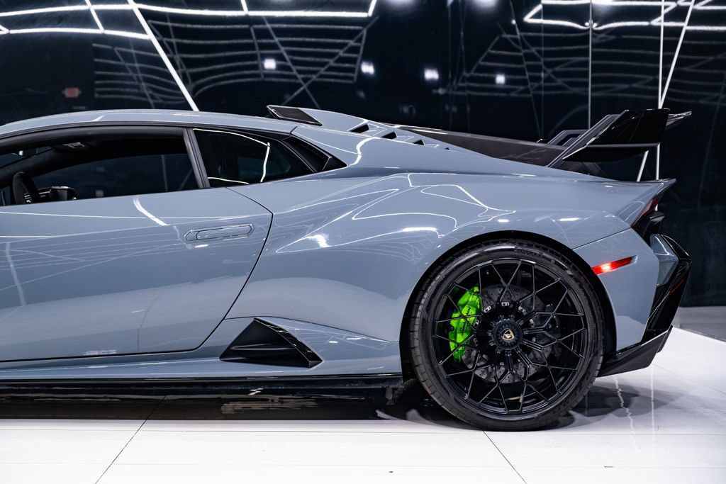 Used 2023 Lamborghini Huracan STO RWD image 12
