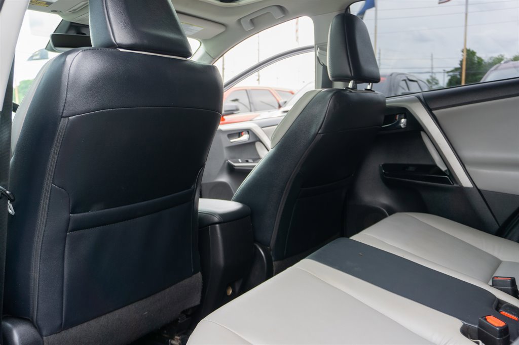 Used 2016 Toyota RAV4 Limited image 29