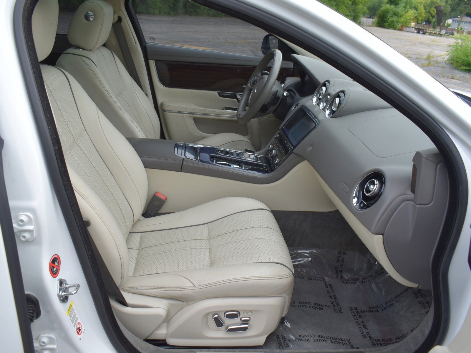 Used 2011 Jaguar XJ L RWD image 47