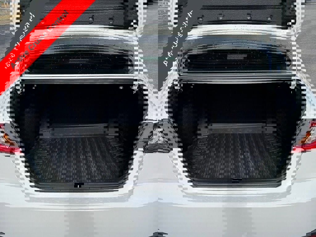 Used 2025 Toyota Camry SE w/ Convenience Package image 15