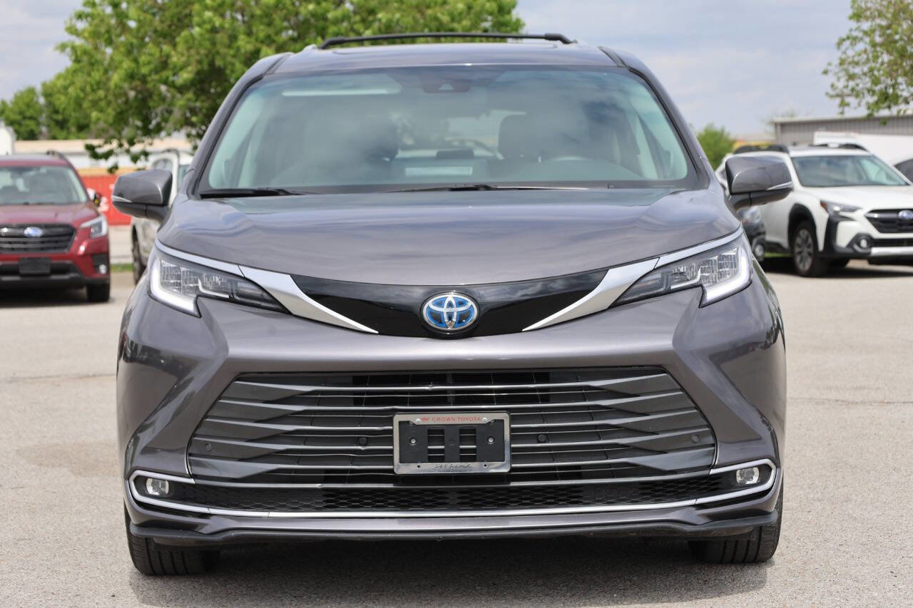 Used 2024 Toyota Sienna Limited AWD/4WD image 5