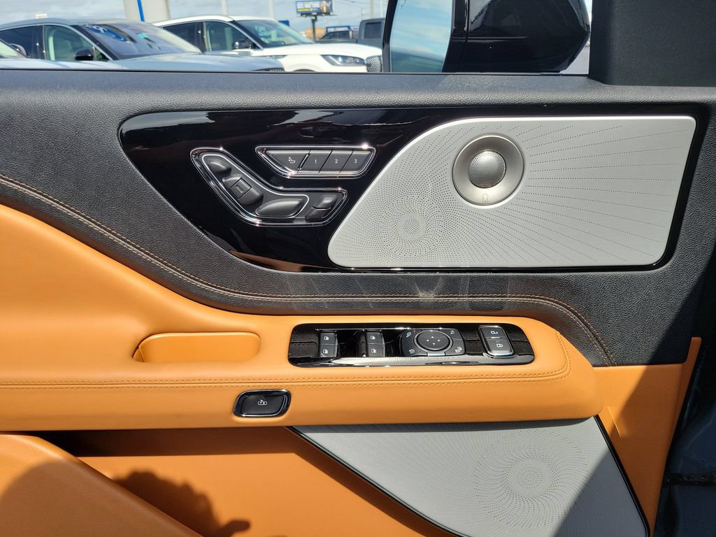 New 2026 Lincoln Aviator Black Label w/ Jet Appearance Package AWD/4WD image 20