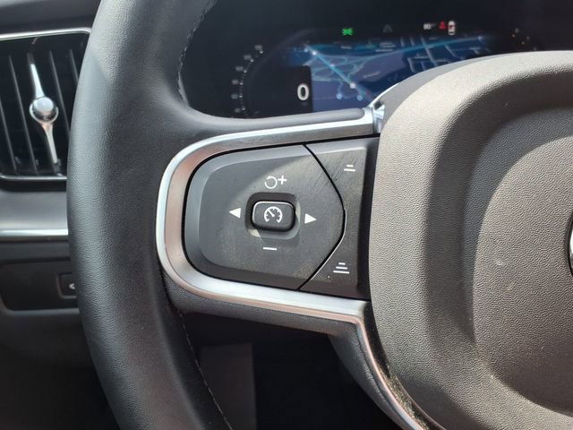 Certified 2025 Volvo XC60 B5 Core AWD/4WD image 23