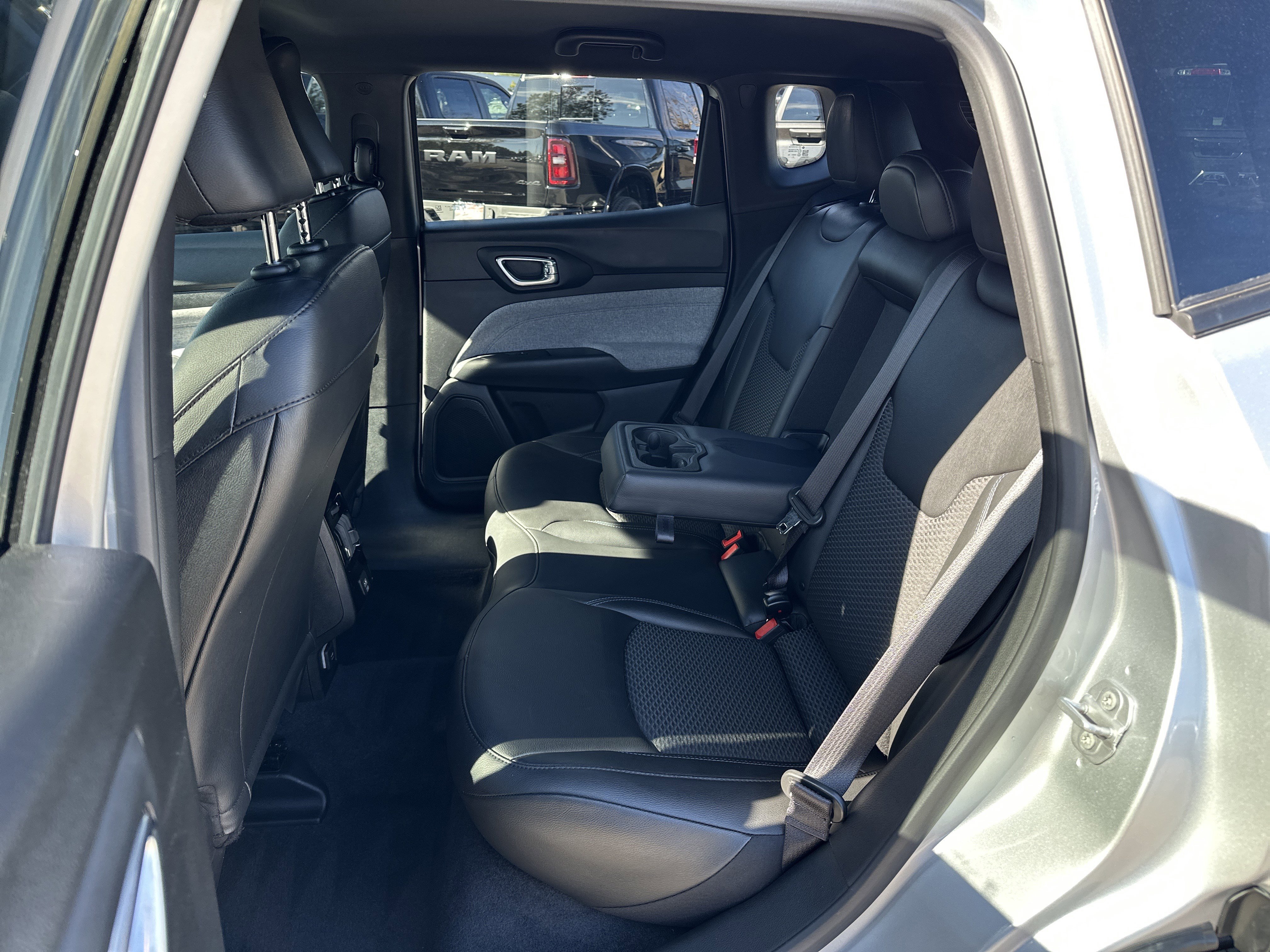 Used 2025 Jeep Compass Latitude image 20