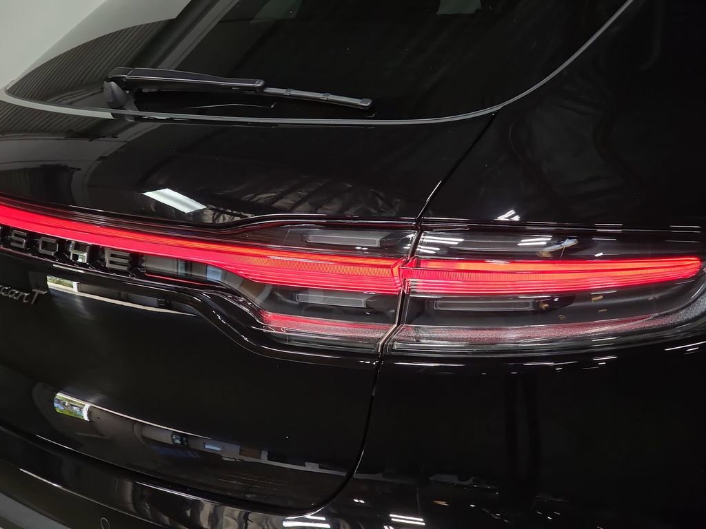 Certified 2025 Porsche Macan Turbo image 30