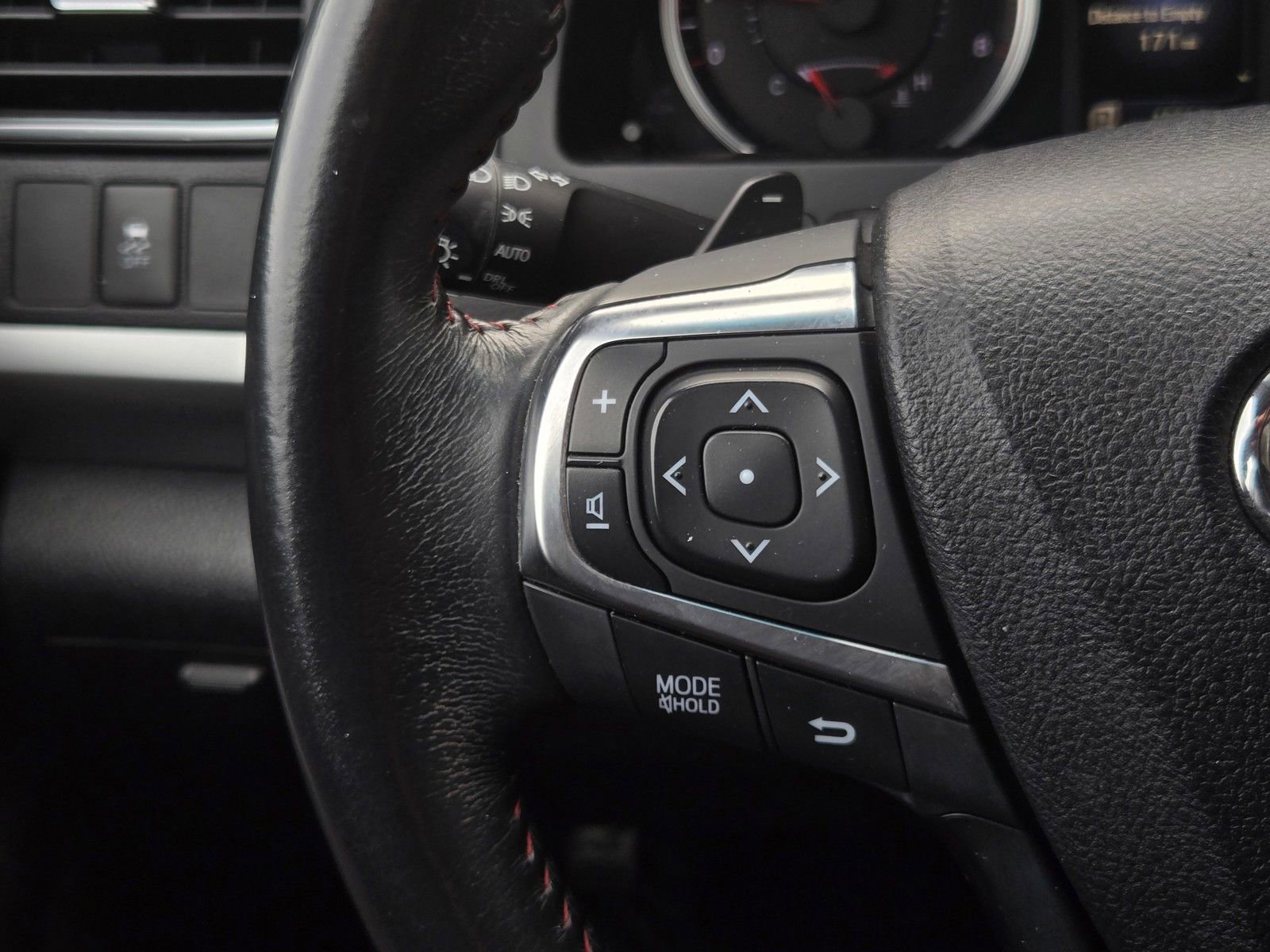 Used 2016 Toyota Camry SE image 19