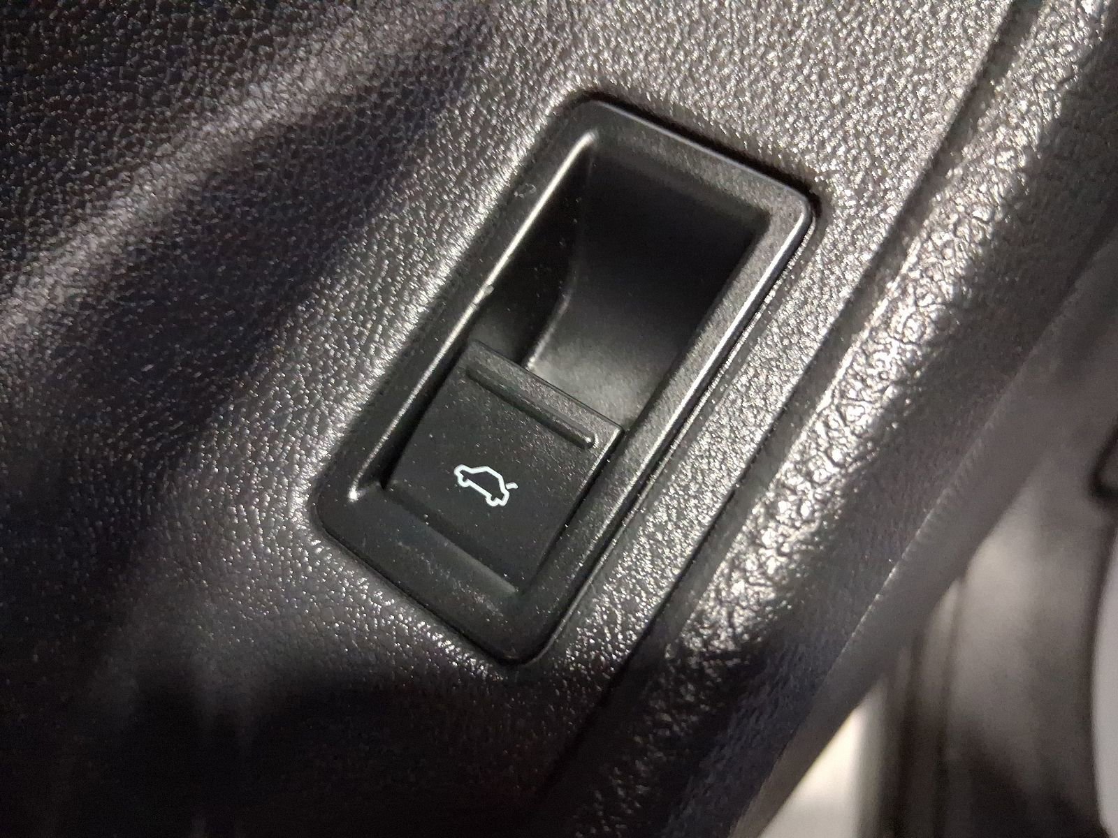 Used 2018 Volkswagen Jetta SEL FWD image 32