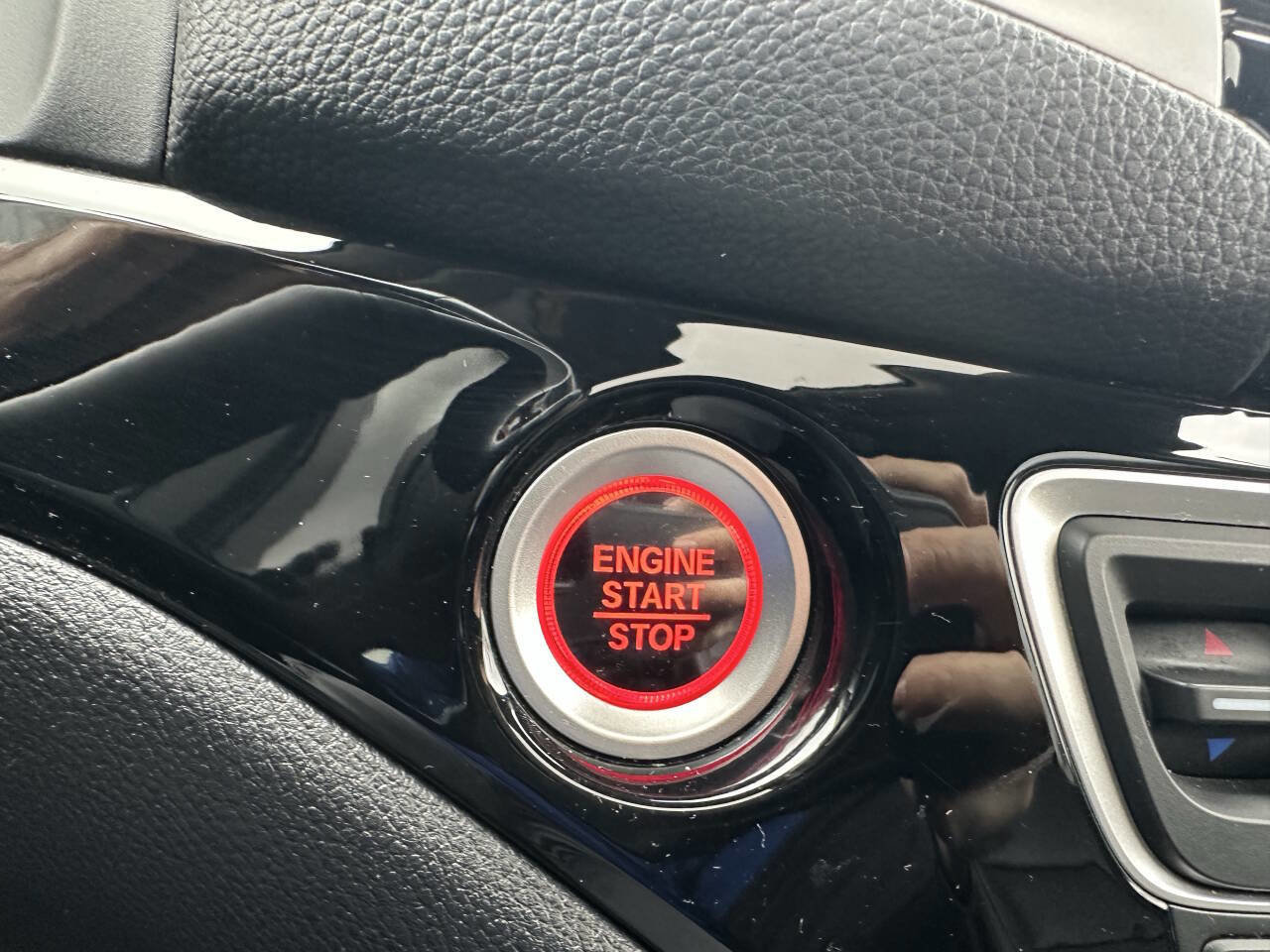 Used 2017 Honda Pilot Elite image 22